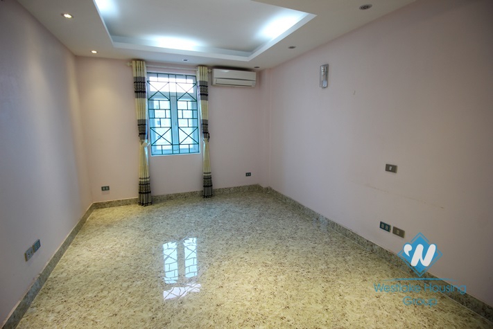 Renovated apartment for rent in Tay Ho, Ha Noi